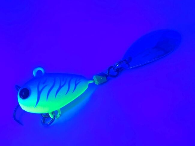 Тэйл-спиннер UF STUDIO Harricane 14гр 25мм #Ice Tiger