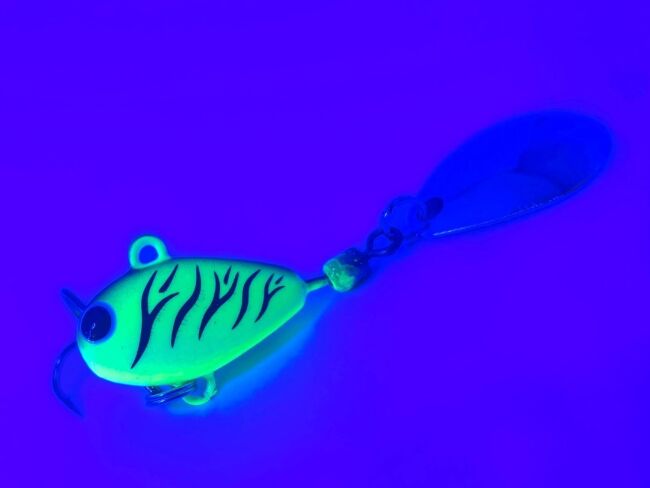 Тэйл-спиннер UF STUDIO Harricane 7,5гр 20мм #Mad Tiger