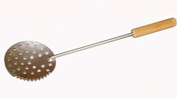 Черпак/шумовка РОСТ зубчатый с неопрен ручкой окраш Ф90*300 б=1.5 9-00-0082 Черпак/шумовка РОСТ зубчатый с неопрен ручкой окраш Ф90*300 б=1.5 9-00-0082