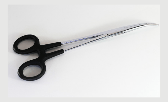 Корцанг изогнутый 19см прорезиненные ручки