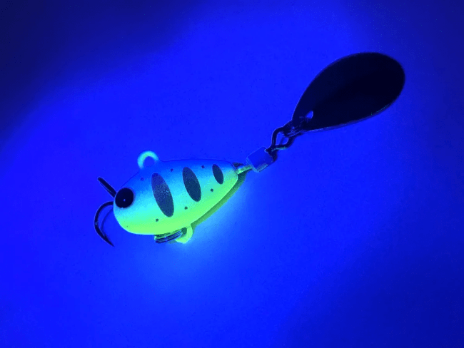 Тэйл-спиннер UF STUDIO Harricane 35гр 40мм #Blue Chart UV Тэйл-спиннер UF STUDIO Harricane 35гр 40мм #Blue Chart UV