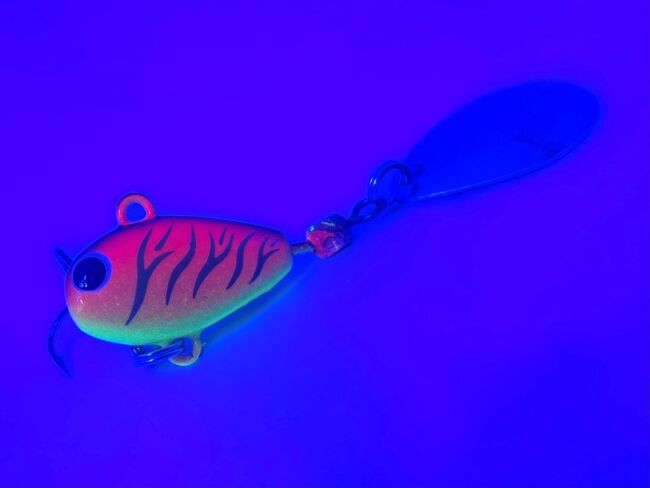 Тэйл-спиннер UF STUDIO Harricane 28гр 35мм #Fire Tiger Тэйл-спиннер UF STUDIO Harricane 28гр 35мм #Fire Tiger