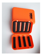 Коробка ADMIRALE на магнитах для мормышек оранжевая 110х80 Коробка ADMIRALE на магнитах для мормышек оранжевая 110х80